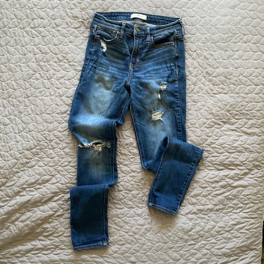 HOLLISTER high rise distressed skinny jeans
